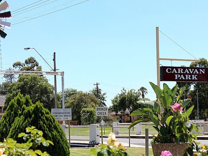 numurkah-caravan-park-freehold-residence-plus-leasehold-business-8