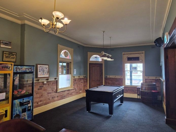 under-offer-star-hotel-rutherglen-5