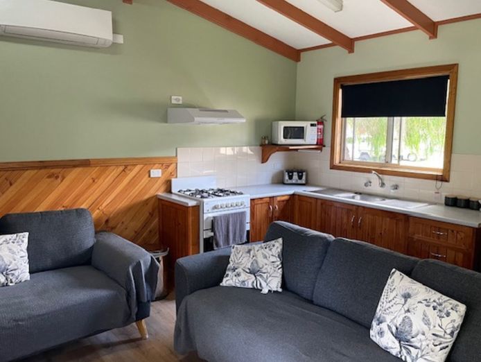 millicent-lakeside-caravan-park-amp-takeaway-1p6357-2