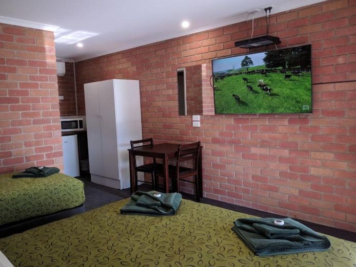 sold-travellers-inn-kaniva-9