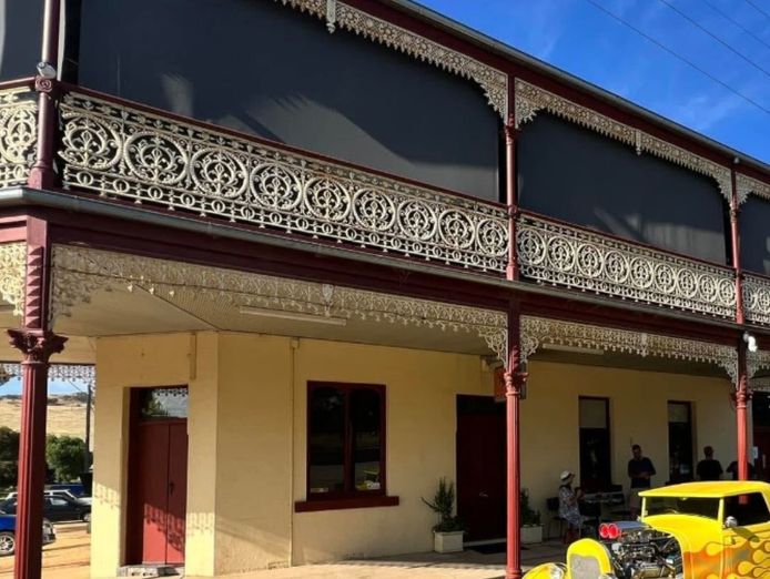 gladstone-hotel-dookie-established-country-hotel-opportunity-0