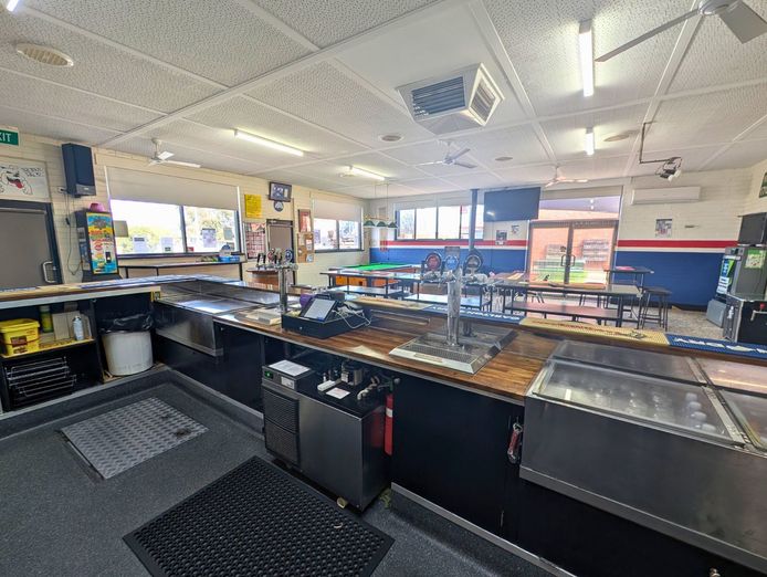 railway-hotel-strathmerton-vic-murray-river-one-pub-town-5