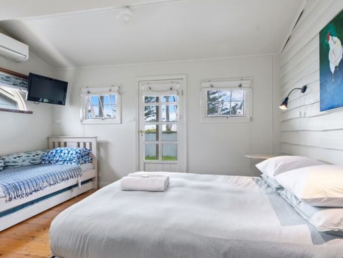 historic-coastal-gem-rodondo-accommodation-port-albert-6