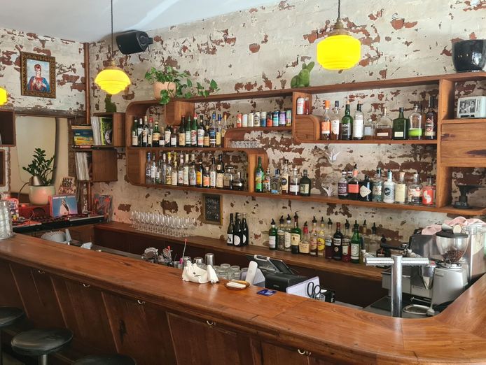 uncle-joe-39-s-a-cosy-little-bar-1