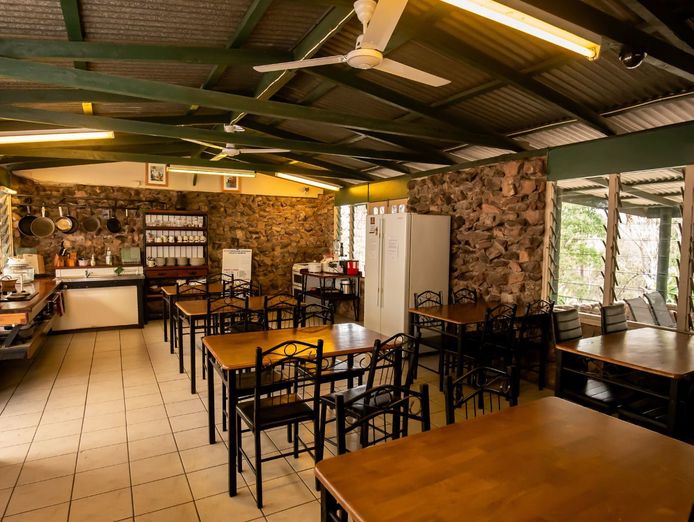 sapphire-caravan-amp-cabin-park-established-park-in-a-renowned-outback-tourism-r-9