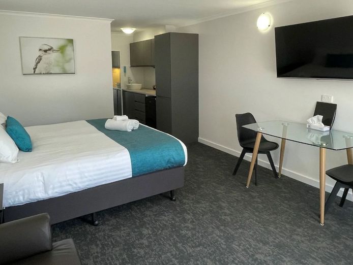 under-offer-barham-bridge-motor-inn-2