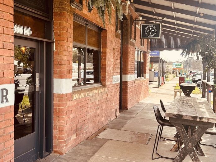 award-winning-farmers-arms-hotel-creswick-5
