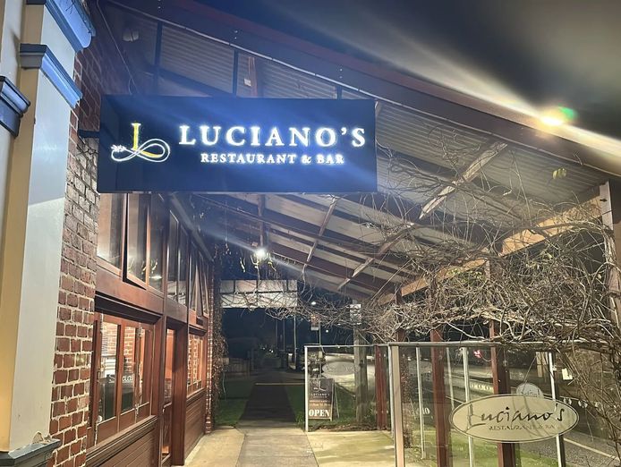 well-established-restaurant-with-growth-potential-in-prime-drouin-location-luc-0