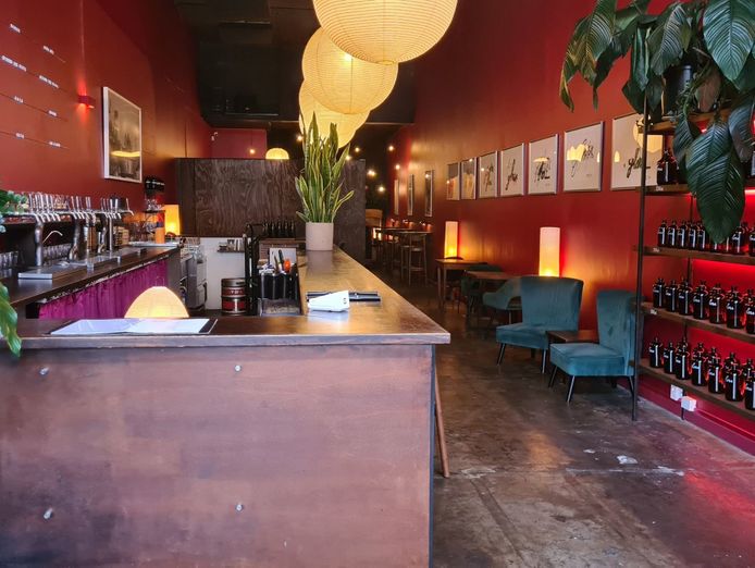 under-contract-glou-more-than-a-wine-bar-0