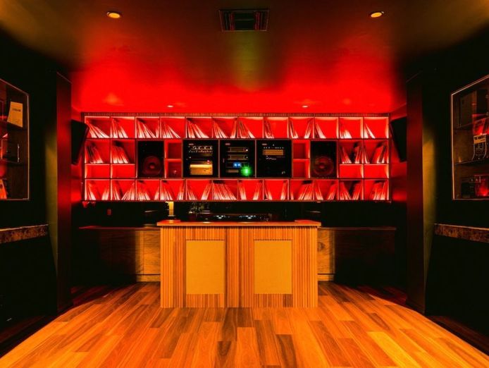 sound-music-bar-a-premier-late-night-entertainment-venue-2