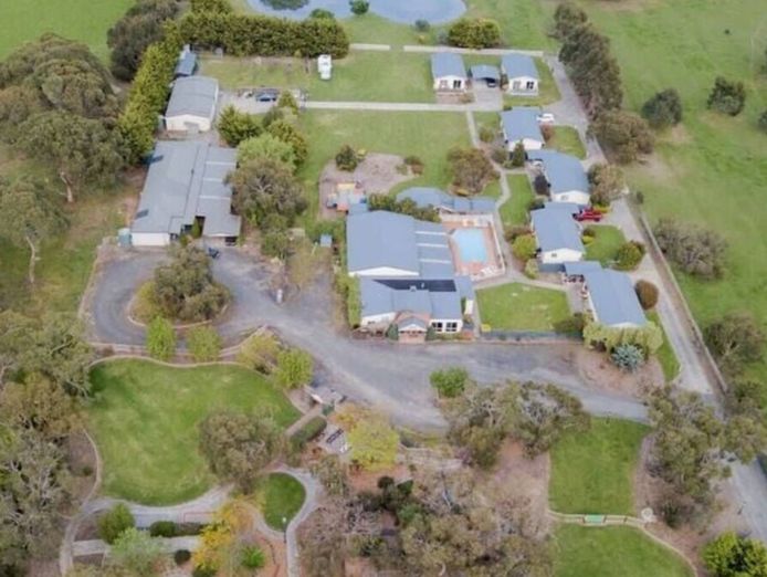 phillip-island-resort-amp-caf-233-with-growth-potential-0