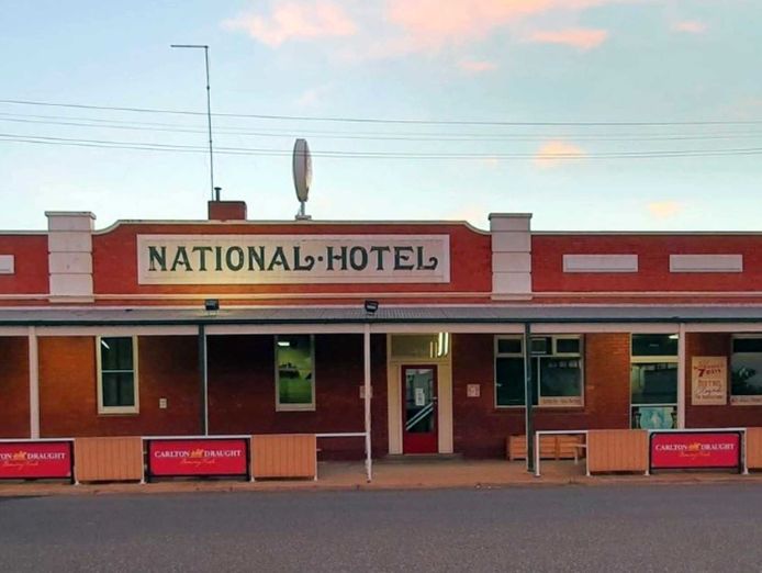 national-hotel-stawell-0