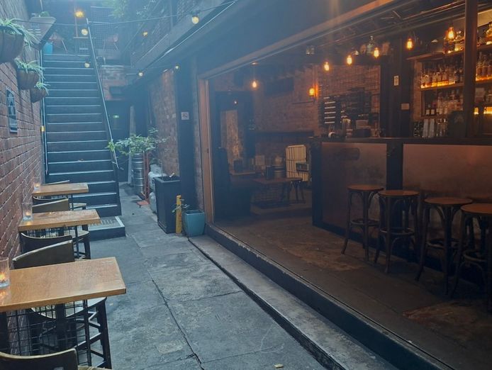 union-electric-a-cbd-laneway-cocktail-bar-and-rooftop-0