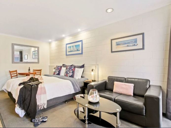 perfectly-located-motel-on-the-esplanade-1