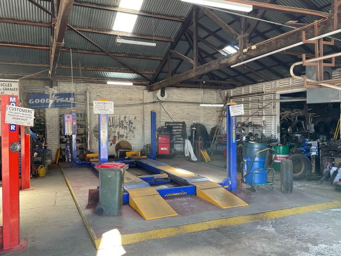 the-donald-tyre-amp-exhaust-centre-1