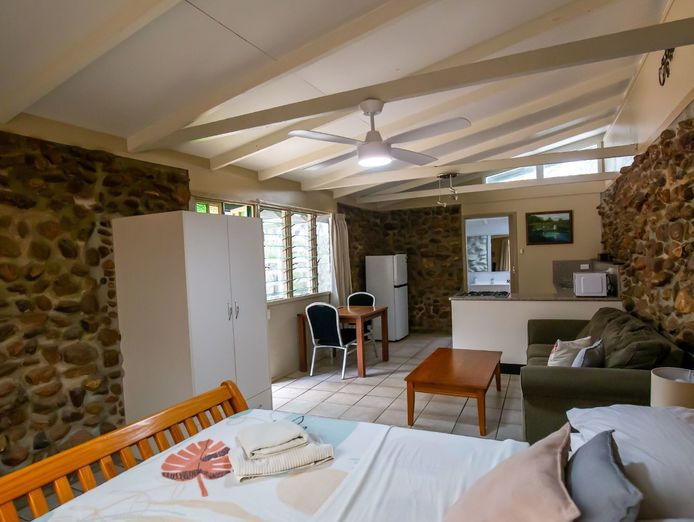 sapphire-caravan-amp-cabin-park-established-park-in-a-renowned-outback-tourism-r-8