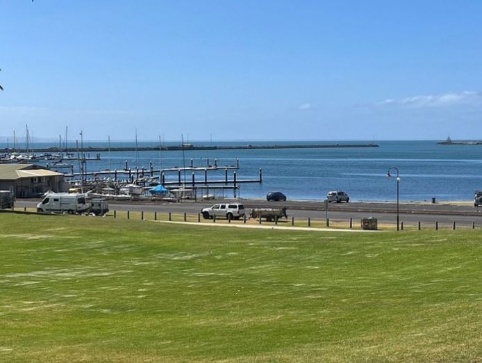 high-exposure-waterfront-caf-233-with-growth-potential-2