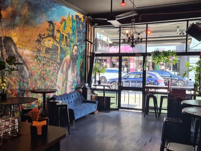 three-monkeys-award-winning-bar-on-chapel-street-2