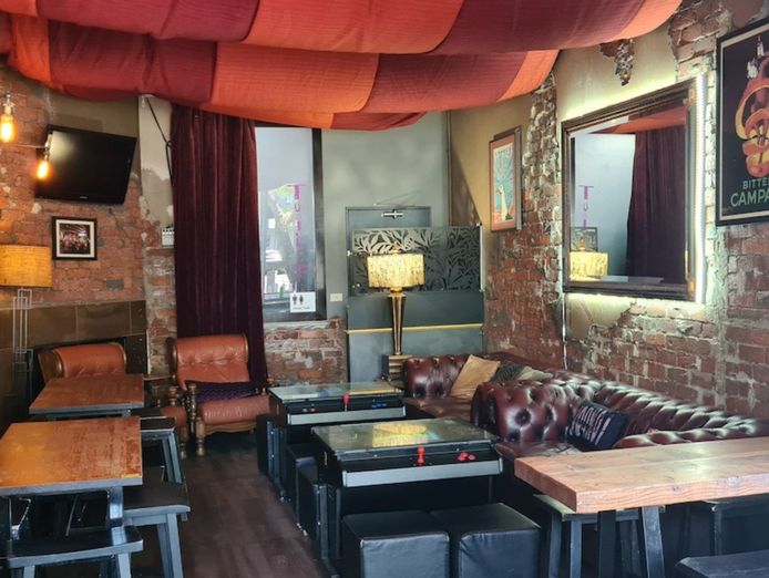 under-offer-iddy-biddy-bar-5