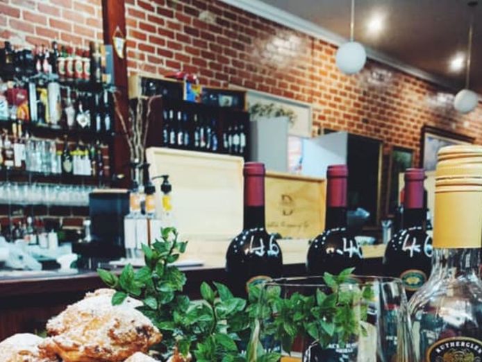 well-established-restaurant-with-growth-potential-in-prime-drouin-location-luc-2