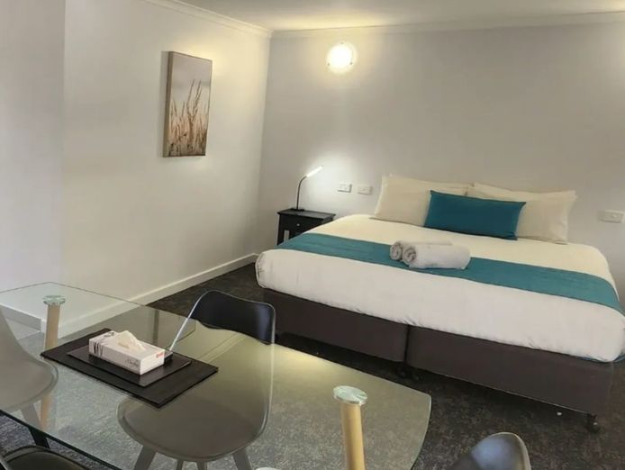 under-offer-barham-bridge-motor-inn-3