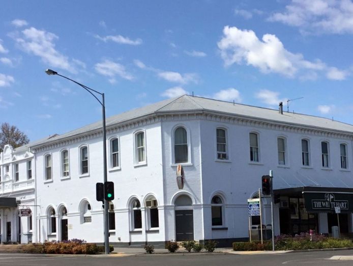white-hart-hotel-well-maintained-country-hotel-0