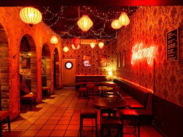 littlefoot-popular-bar-amp-live-music-venue-0