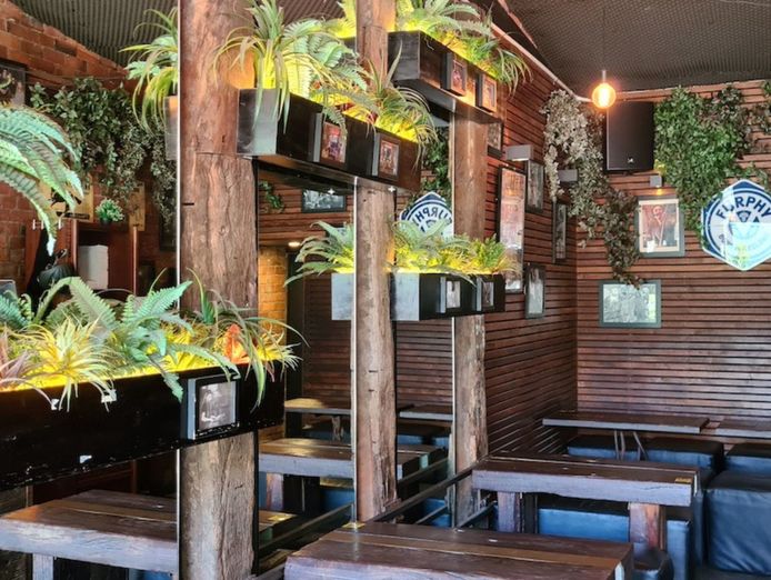 under-offer-iddy-biddy-bar-0