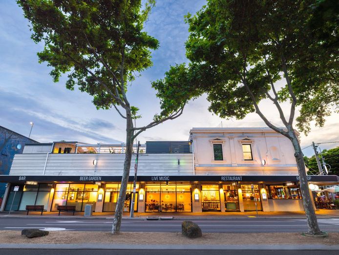 hotel-lona-fully-renovated-venue-in-frankstons-entertainment-hub-9