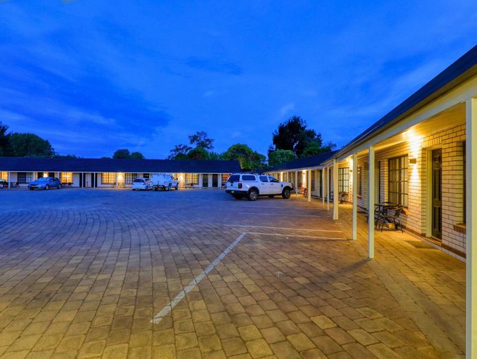 under-offer-southern-comfort-motor-inn-5