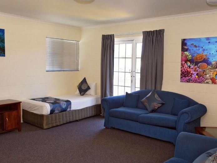 under-contract-white-lace-motor-inn-west-mackay-6