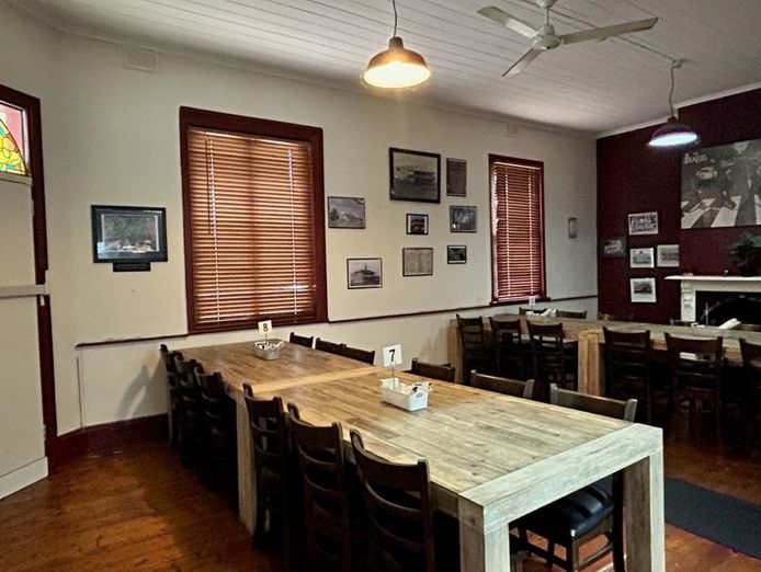 gladstone-hotel-dookie-established-country-hotel-opportunity-9