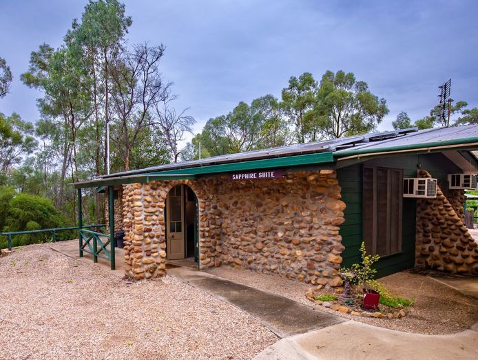 sapphire-caravan-amp-cabin-park-established-park-in-a-renowned-outback-tourism-r-2