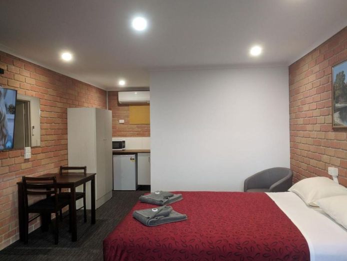 high-exposure-regional-motel-on-prime-western-highway-site-5