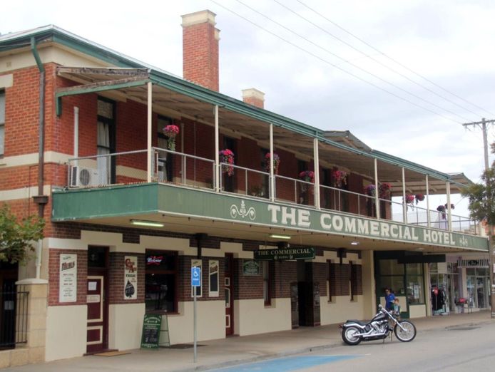 commercial-hotel-merredin-0