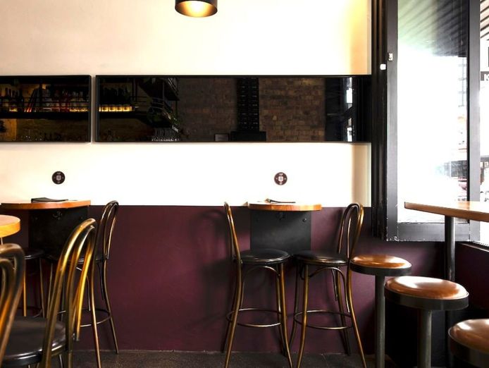 nixie-nox-the-smallest-pub-in-richmond-9