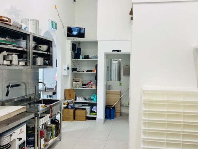 fully-fitted-modern-pizzeria-with-premium-fit-out-6