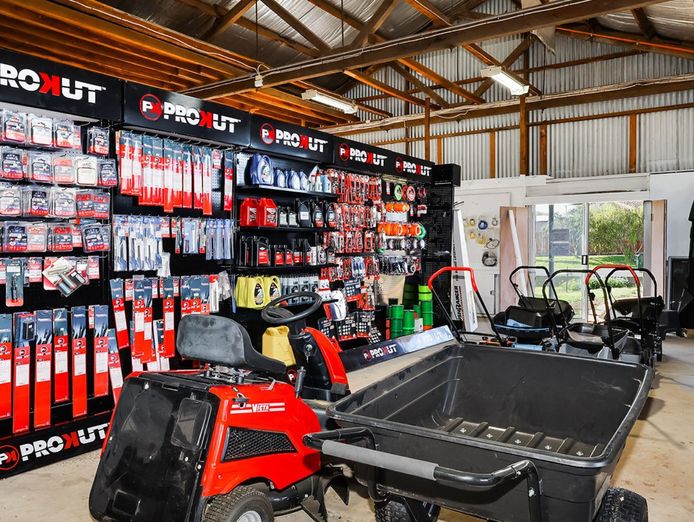 prime-portland-freehold-business-opportunity-established-retail-amp-workshop-6