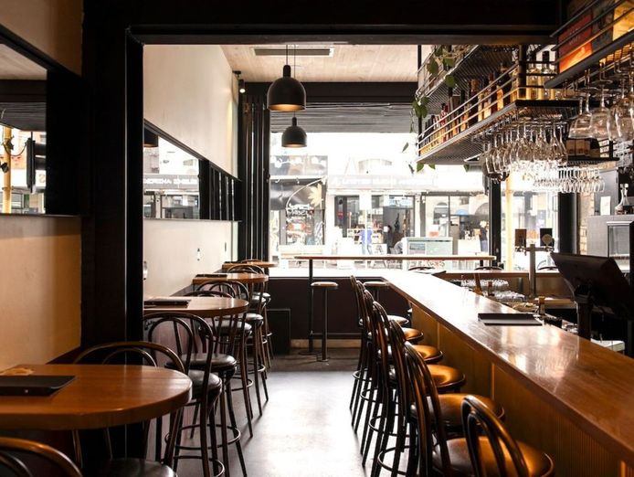 nixie-nox-the-smallest-pub-in-richmond-0