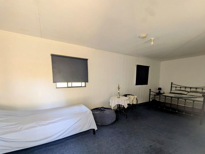 post-office-hotel-caravan-park-9