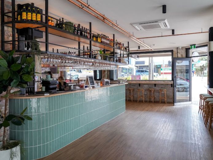 hotel-lona-fully-renovated-venue-in-frankstons-entertainment-hub-1