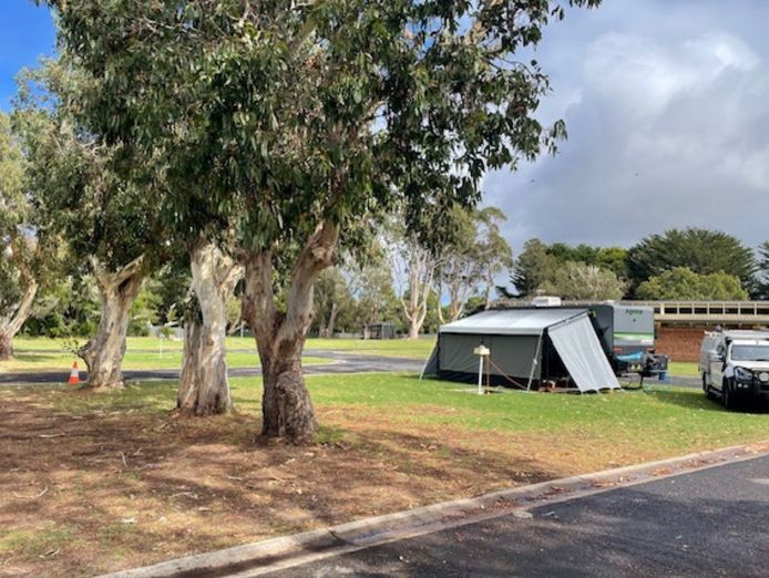 millicent-lakeside-caravan-park-amp-takeaway-1p6357-1