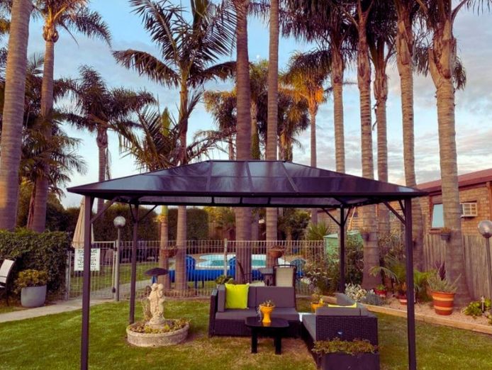 perfectly-located-motel-on-the-esplanade-9