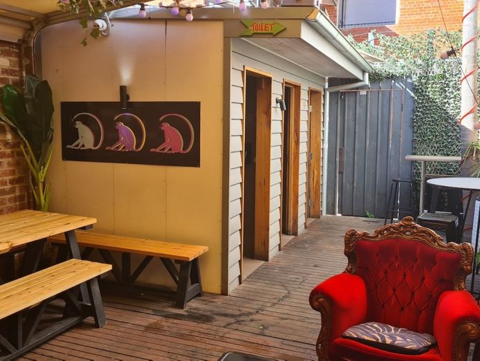 three-monkeys-award-winning-bar-on-chapel-street-8