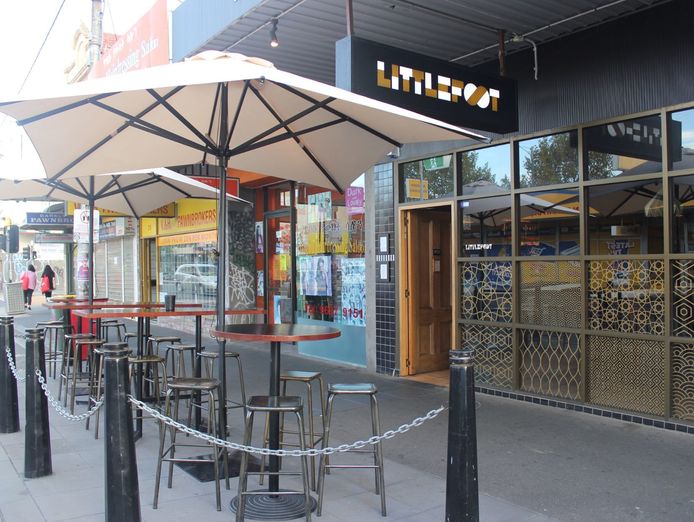 littlefoot-popular-bar-amp-live-music-venue-5