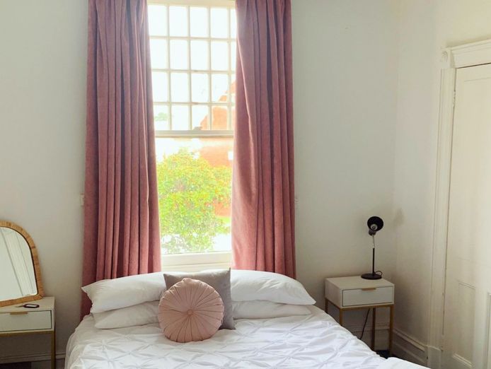 well-established-country-hotel-with-strong-local-amp-tourist-trade-long-lease-9