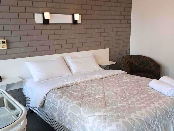 birch-motel-8
