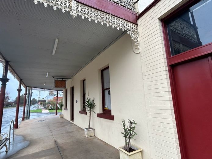 gladstone-hotel-dookie-established-country-hotel-opportunity-1