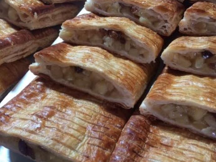 established-sandy-bay-bakery-amp-caf-233-with-loyal-local-following-3