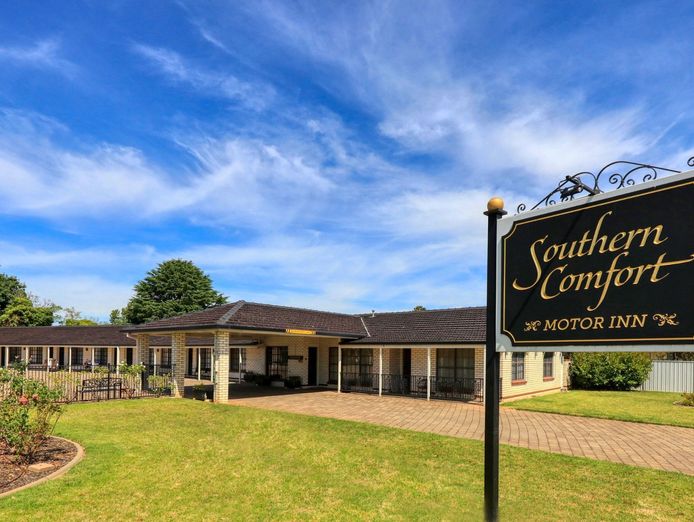 under-offer-southern-comfort-motor-inn-0